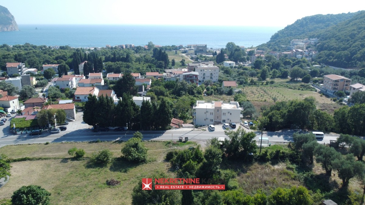 Budva buljarice bölgesinde ana cadde üzerinde satılık imarlı arsa 